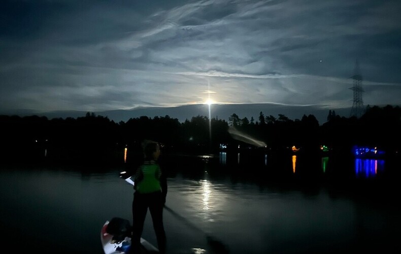 Pagayez sous la pleine lune