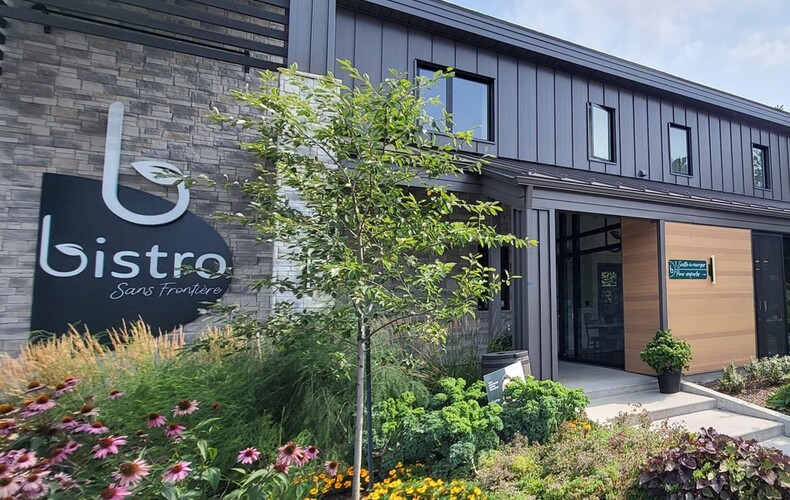 Avant le spectacle, passez par le bistro